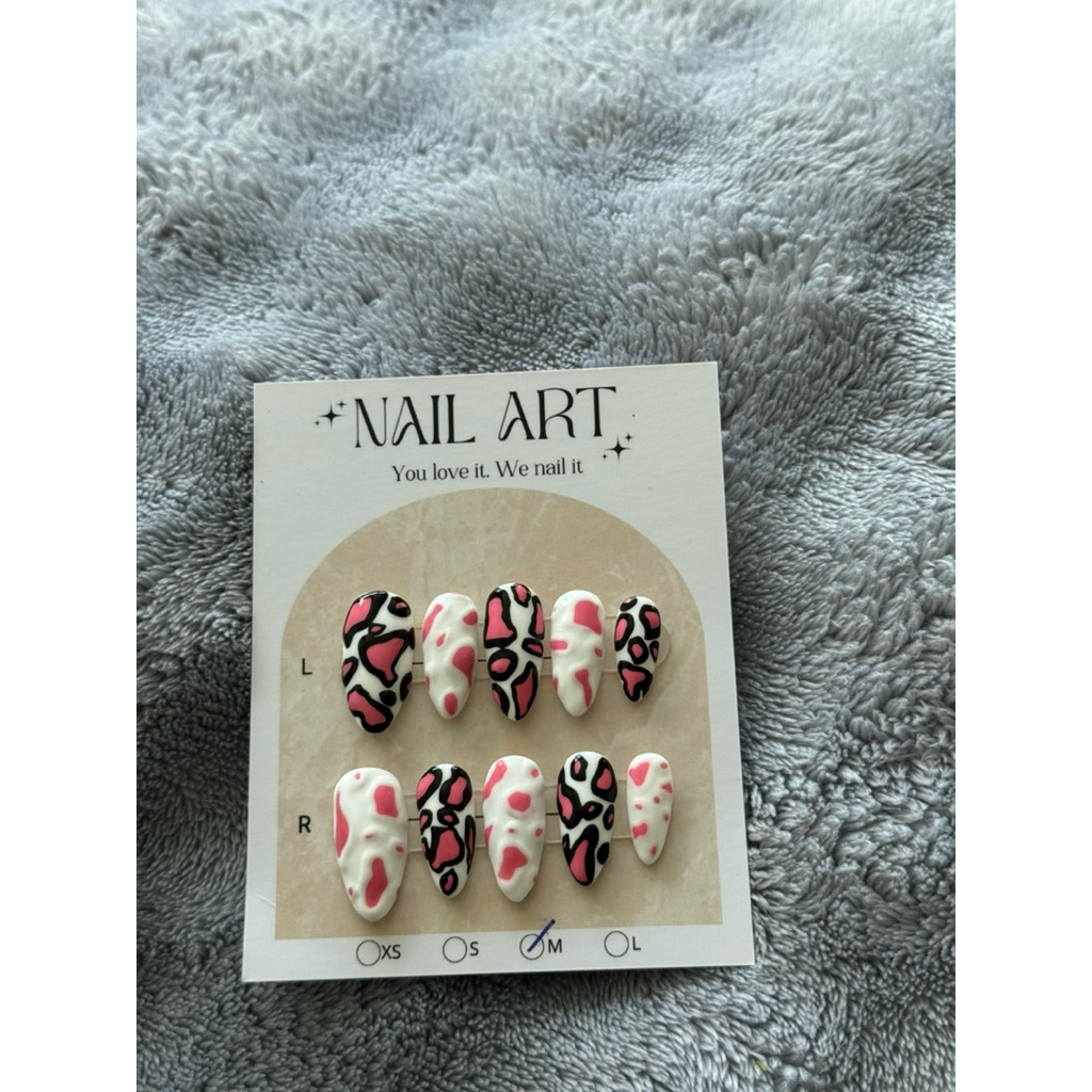 เล็บปลอมแฮนด์เมด Cow Print Nails