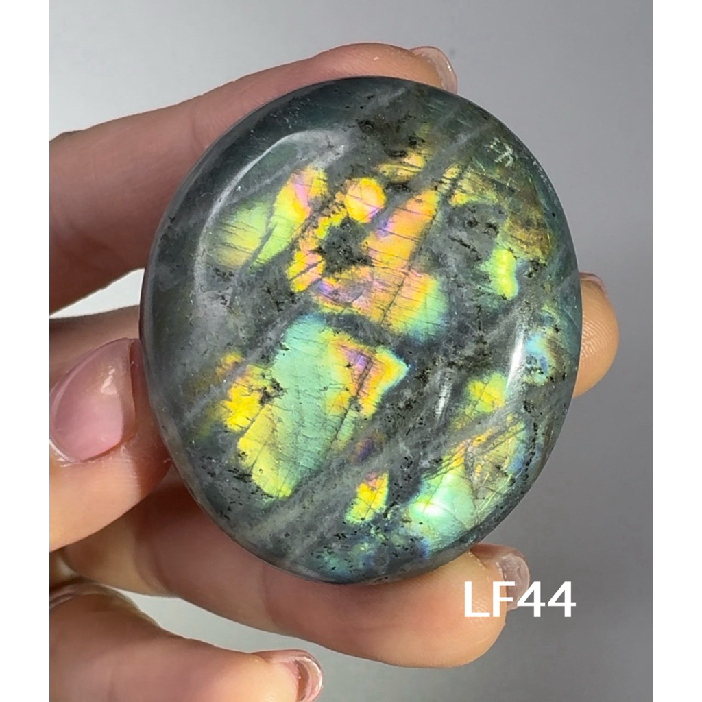 ลาบราดอไรต์ (Labradorite) "หินพ่อมด"หินแห่งการปกป้องคุ้มภัยเสริมพลังจิตใจสร้างความสมดุล (ได้ชิ้นในโพส)