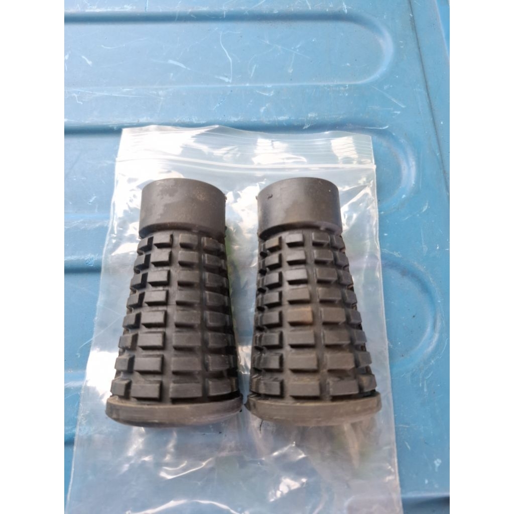 ยางพักเท้าหน้าใส่ Kawasaki G7-KH100EL-KH100ES-KH100EX-KH110-GTO-KH125-KH125A ของใหม่งานเก่าเก็บสภาพส
