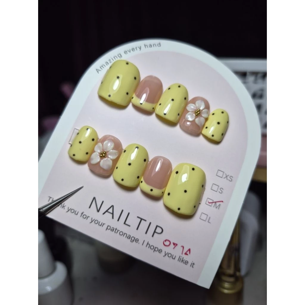 เล็บปลอมเจลแท้ ลายจุดน่ารักๆ ฟรีกาวตะไบ