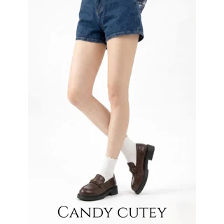 CandyCutey รองเท้าโลฟเฟอร์สไตล์อังกฤษผู้หญิง พื้นนุ่มเบาใส่สบาย โลโก้โลหะดีเทลพิเศษ สวมง่าย เข้ากับทุกชุด ทำงานประจำวัน