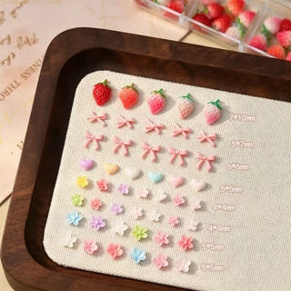 อะไหล่ติดเล็บ ลวดลายสตอเบอรี่ คละแบบหลากหลาย ประมาณ50ชิ้น/ห่อ สิสค้าพร้อมส่งในไทย