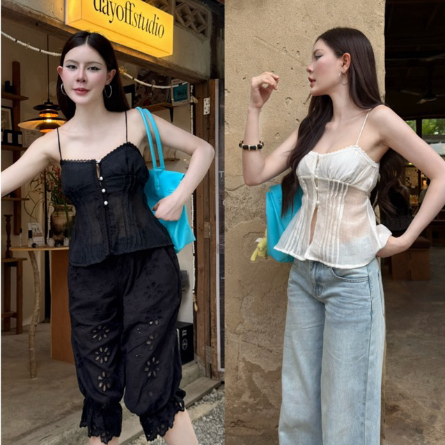 Dewishes Camellia Cami Top เสื้ิอสายเดี่ยวแต่งขอบลูกไม้ กระดุมมุก
