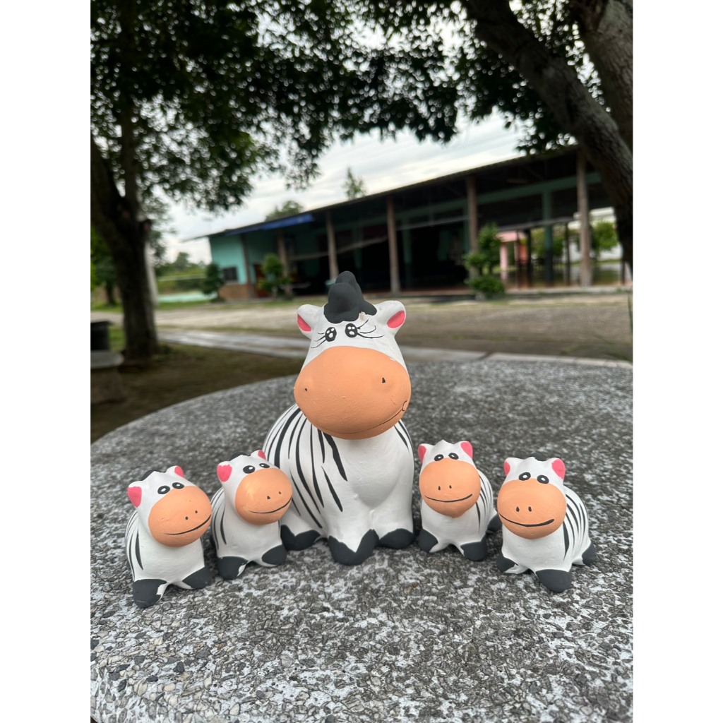 ชุดครอบครัวม้าลายเซรามิค ตุ๊กตาแต่งสวน ของตกแต่งสวนและบ้าน (1 ชุดได้แม่ม้าลาย 1 ตัวและลูกม้าลาย 4 ตัว)