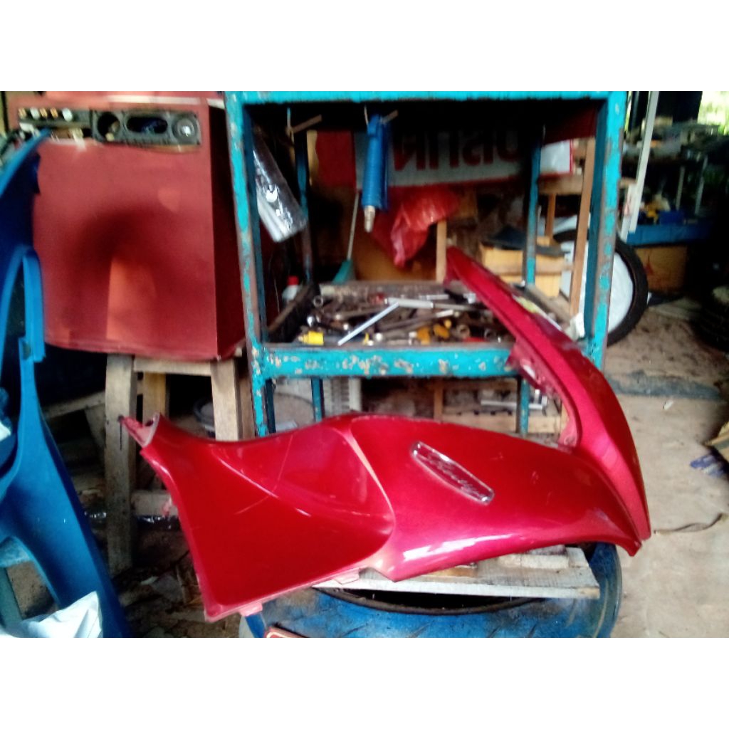 บังลมหน้าหน้ากากหน้าของแท้สีแดงข้างขวารุ่นpcx