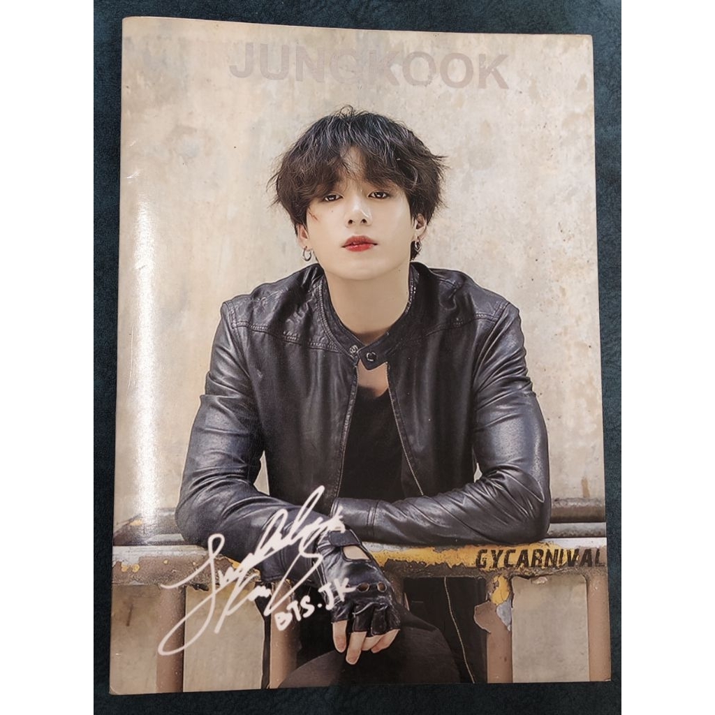 Photobook JUNGKOOK สภาพมือสอง (โปสเตอร์ ที่คั่น สติกเกอร์ครบถ้วน)