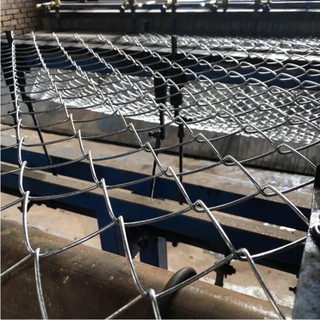 รั้วตาข่ายเหล็กถัก Chain link Fence ยาว10m ขนาดตา 2.5" ลวดตาข่ายเหล็กถัก ตาข่ายล้อมรั้ว ล้อมสวน ลวด 1.8mm 2.5mm