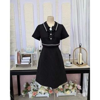 DW500 Maisei Dress ชุดเดรสสั้น ทรงเข้ารูป ท่อนบนเป็นกั๊กงานทรงคร๊อป ปกบัวแหลม พร้อมเข็มกลัดโบ