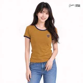 Serene's Choice เสื้อคอกลม แขนสั้น ผู้หญิง แต่งรอบคอและแขน สกรีนลาย VIBE WITH ME