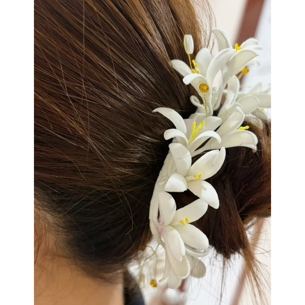 ดอกปีบติดผมดินปั้น(ไม่มีหวีเสียบ) มีห่วงไว้ติดกิ้ปเำให้ ดัดได้ ติดผมเจ้าสาว นางรำ รำย่าโม  บ้านผ้าภูษามาส