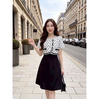 DW506 Gloria Dress ชุดเดรสสั้นละมุน ดีไซน์ช่วงบนเป็นเสื้อครอปแขนสั้นลายทางลงสลับลายดอกไม้เล็กๆ