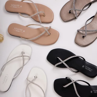 LEAVESSHOES รุ่น Pine รองเท้าแตะแฟชั่นผู้หญิง สายเพชรคริสตัลไขว้ ทรงหูหนีบ บุฟองน้ำนิ่ม พื้นนุ่มใส่สบาย