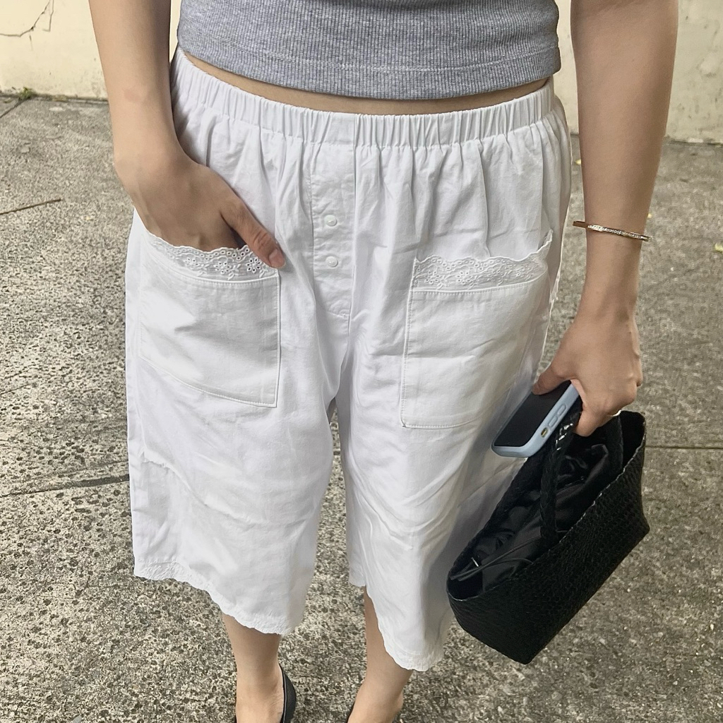 (ส่ง29/8) Daisy Lace Jorts-Blissey.co  กางเกงขาสามส่วนผ้าคอตตอนสีขาว แต่งดีเทลลูกไม้