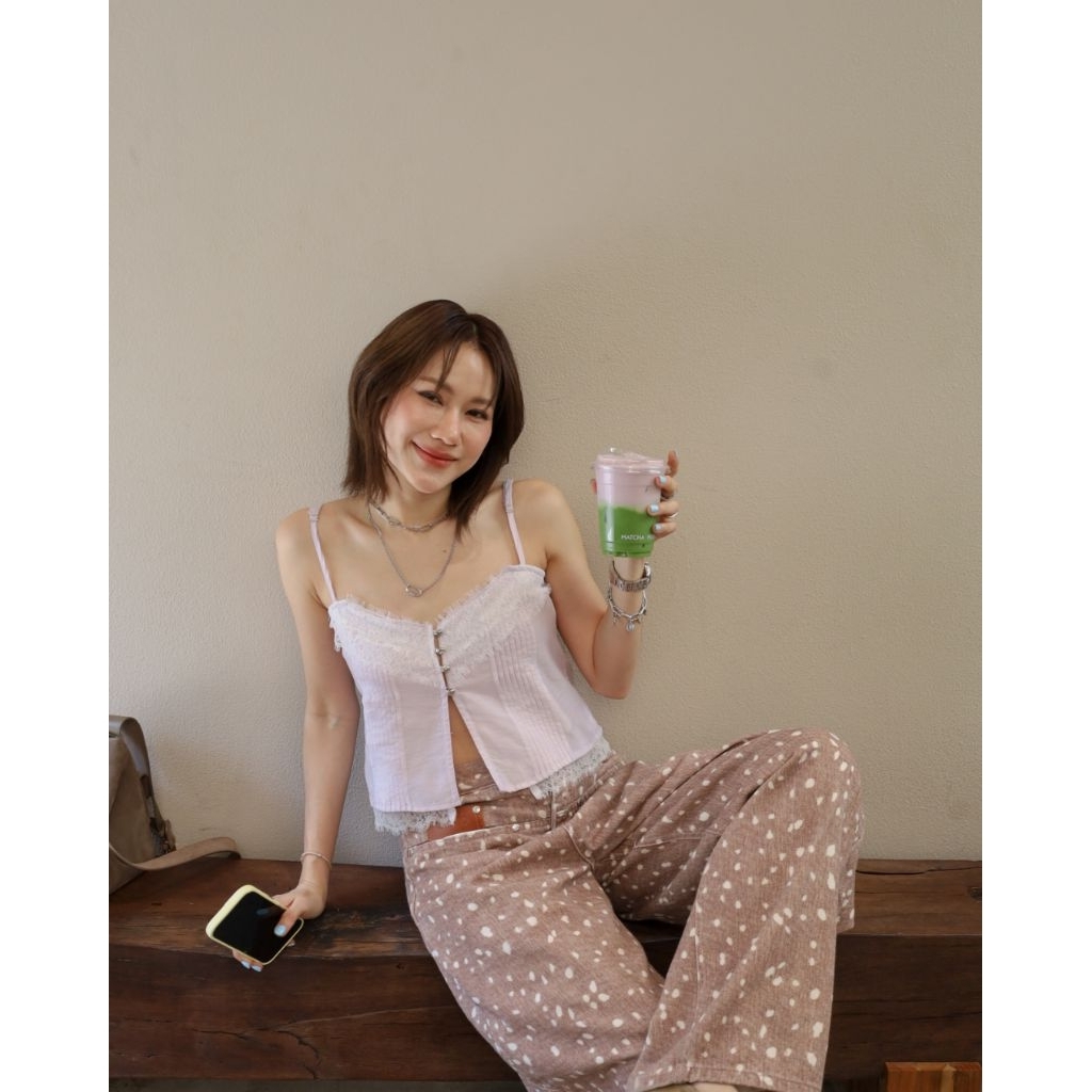 Glamclothes JUDY LACE สายเดี่ยวลูกไม้ เนื้อผ้าบางเบา กระดุมด้านหน้าถอดได้จริง แต่งปลายลูกไม้ด้านล่าง