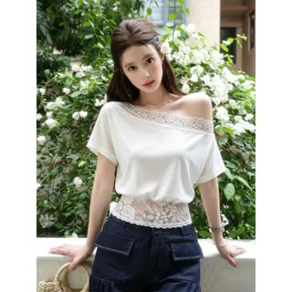 Rita พร้อมส่ง🍒เสื้อยืด ปาดไหล่ แต่งลูกไม้ แขนสั้น สไตล์เกาหลี แฟชั่นผู้หญิง เสื้อครอป เอวลอย เซ็กซี่ น่ารัก ฮิต