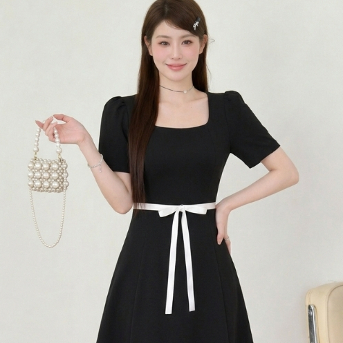 EVIOVIO【S-6XL】🎈🎀เดรสเกาหลี คอเหลี่ยมพรางหุ่น ซิบข้าง มีโบว์ขาวสุดละมุน แขนตุ๊กตาพรางต้นแขน เดรสสาวอวบ พร้อมส่งในไทย💫💞
