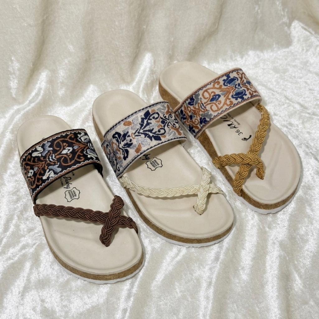 รองเท้าสไตล์ผ้าไทยไขว้โป้ง พื้นโฟม งานแฮนด์เมดช่างคนไทย Premium Thai Souvenir Shoes