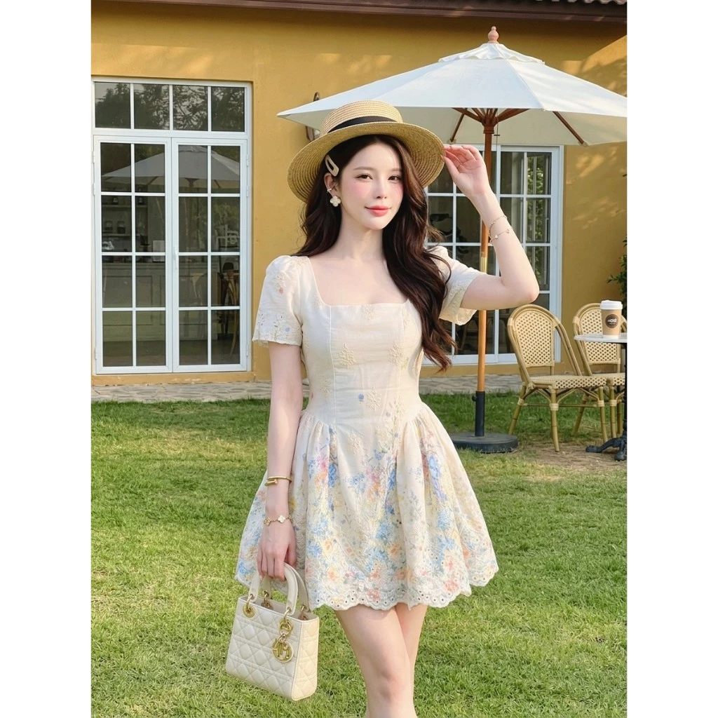 [NITTAYA] V0043 ชุดมินิเดรสกระโปรงคอเหลี่ยมแขนสั้นแต่งลูกไม้ฉลุลายดอกสม็อคแต่งสม็อกหลังมีซับใน สวยหรู ใส่ออกงาน ดินเนอร์