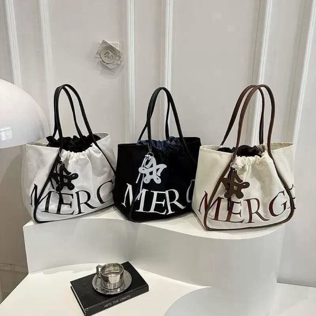กระเป๋า Merge (Merge a day bag ใช้ได้ทุกวัน)