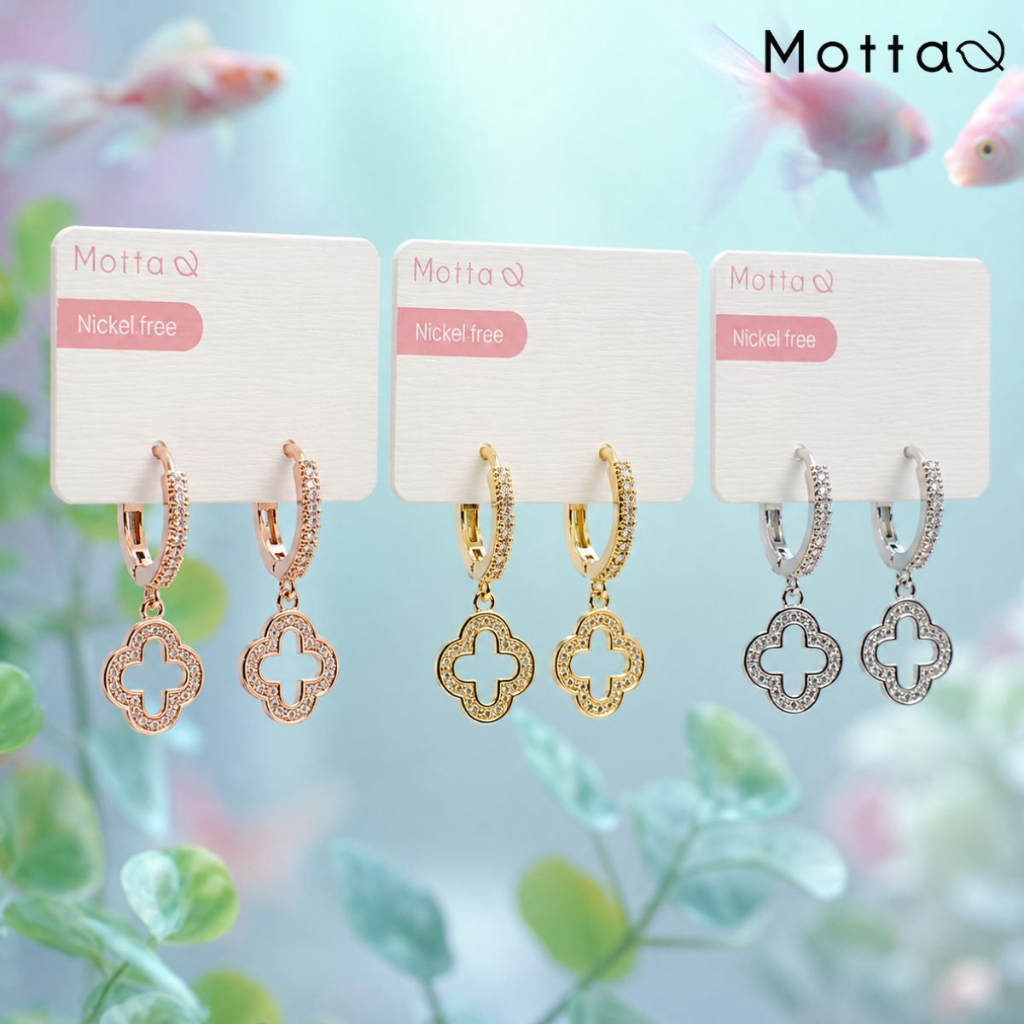 Motta Earring ต่างหูห่วงมีจี้ชุบทองคำขาว รวมใบโคลเวอร์ประดับเพชร