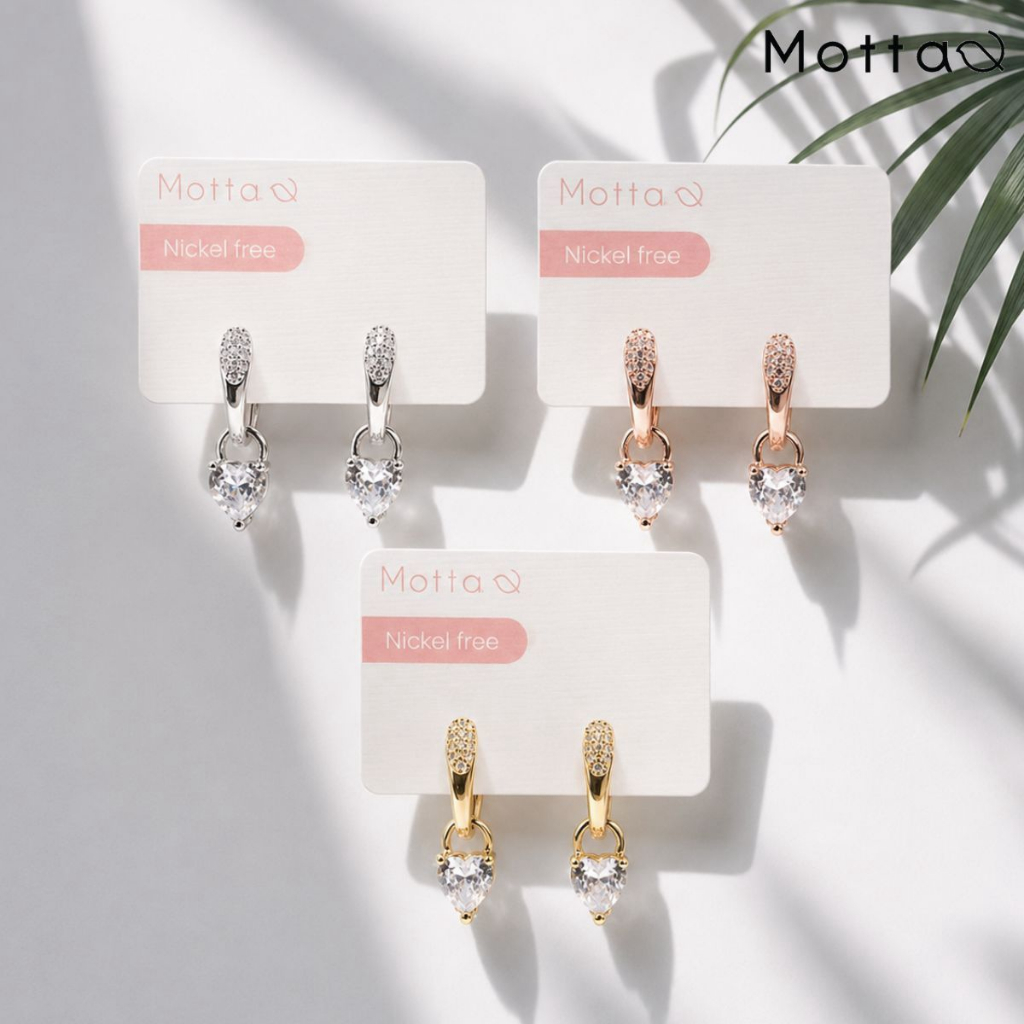 Motta Earring ต่างหูห่วงมีจี้ชุบทองคำขาว จี้รูปหัวใจ ประดับเพชร CZ