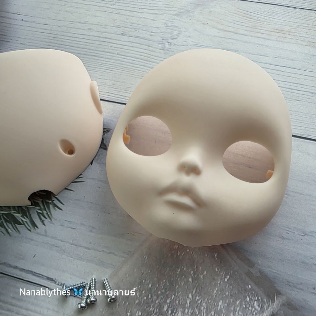 เพลตหน้าตุ๊กตาบลายธ์คัสตอมแล้ว เหลาปาก จมูก รับทำหน้ากากตุ๊กตาบลายธ์คัสตอม พร้อมลงสี