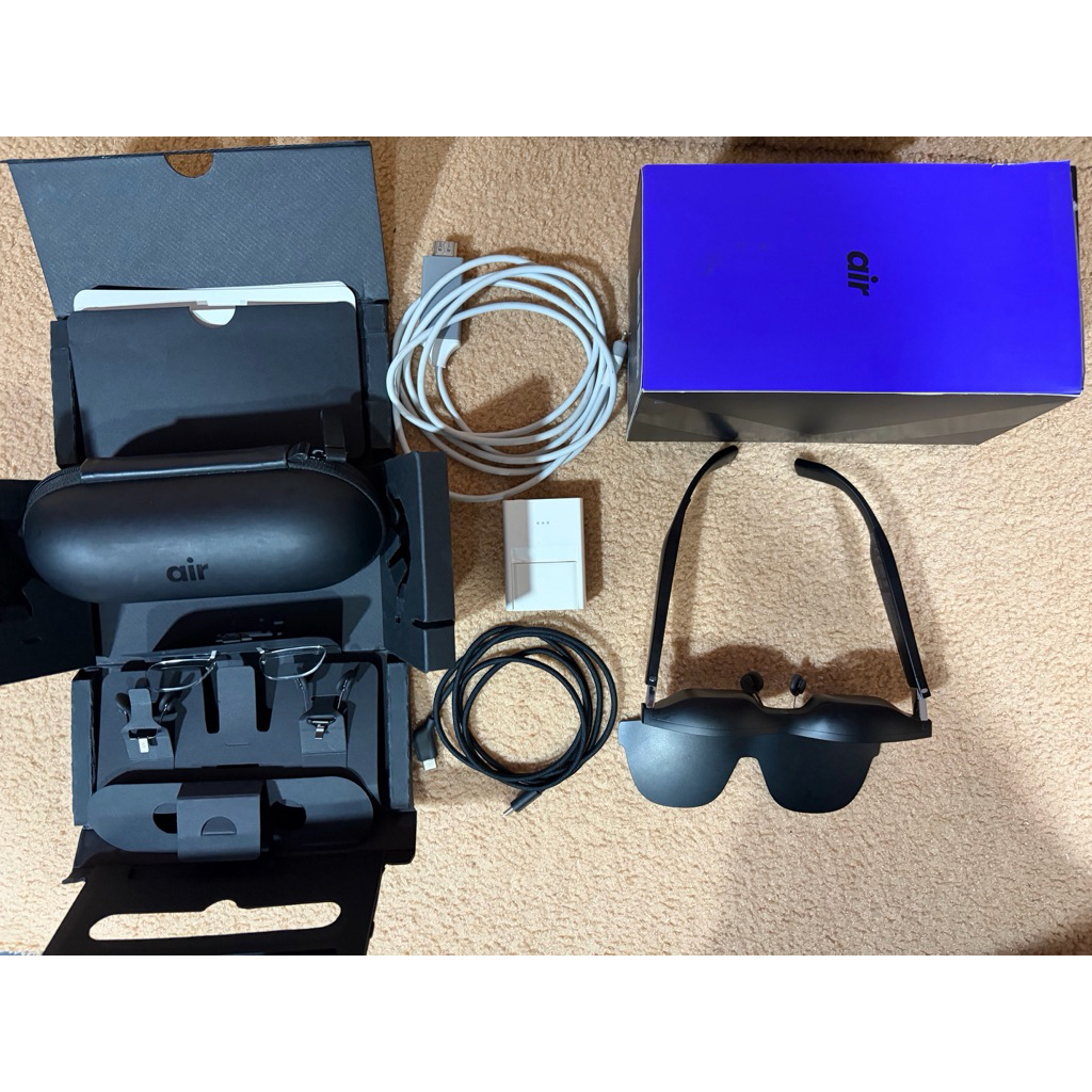 Xreal Air มือสองมีตำหนิที่ขาแว่นด้านขวาไม่มีผลต่อการใช้งาน ของแถมมีอแดปเตอร์ HDMI แท้ของ Xreal และสา