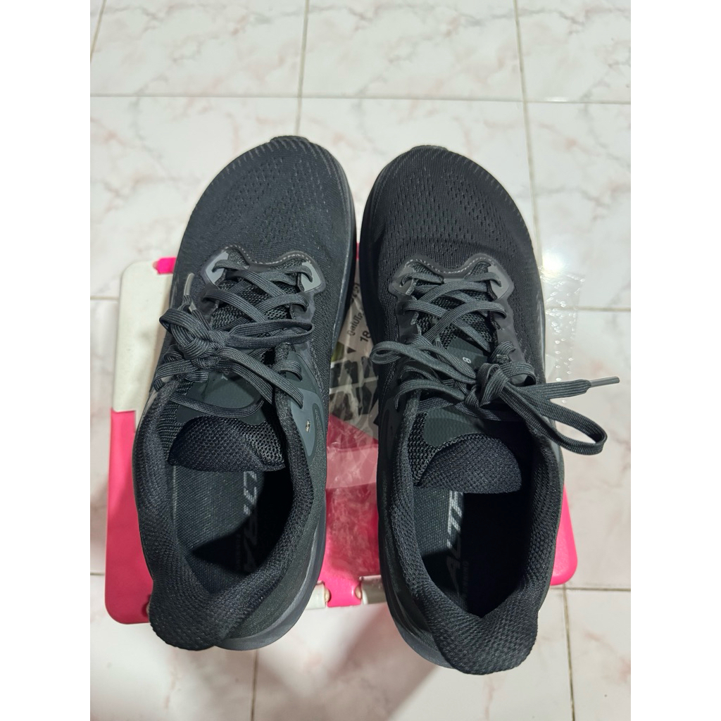 รองเท้าวิ่ง altra torin 8 w black size 9 us ใหม่มาก