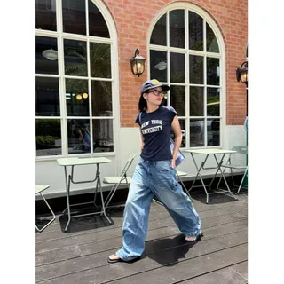 Berlin jeans - กางเกงยีนส์ขายาว ผ้ายีนส์เอวสูง ฟอกเฟด แต่งดีเทลขาด (ส่งด่วน)