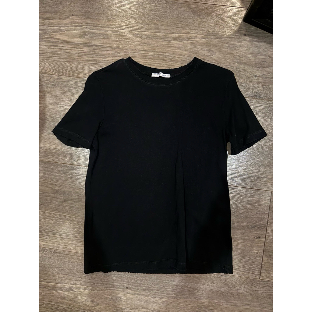 ส่งต่อ Zara t-shirt สีดำ