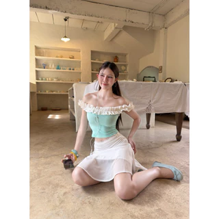 Charlotte - เสื้อปาดไหล่ แต่งฉลุ V146
