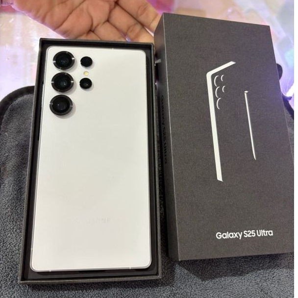 SAMSUNG S25 ultra 5G_12/256GB TITANIUMWHITESILVER สภาพสวยไร้รอย ครบกล่อง ประกัน 1 ปี 19000 บาท