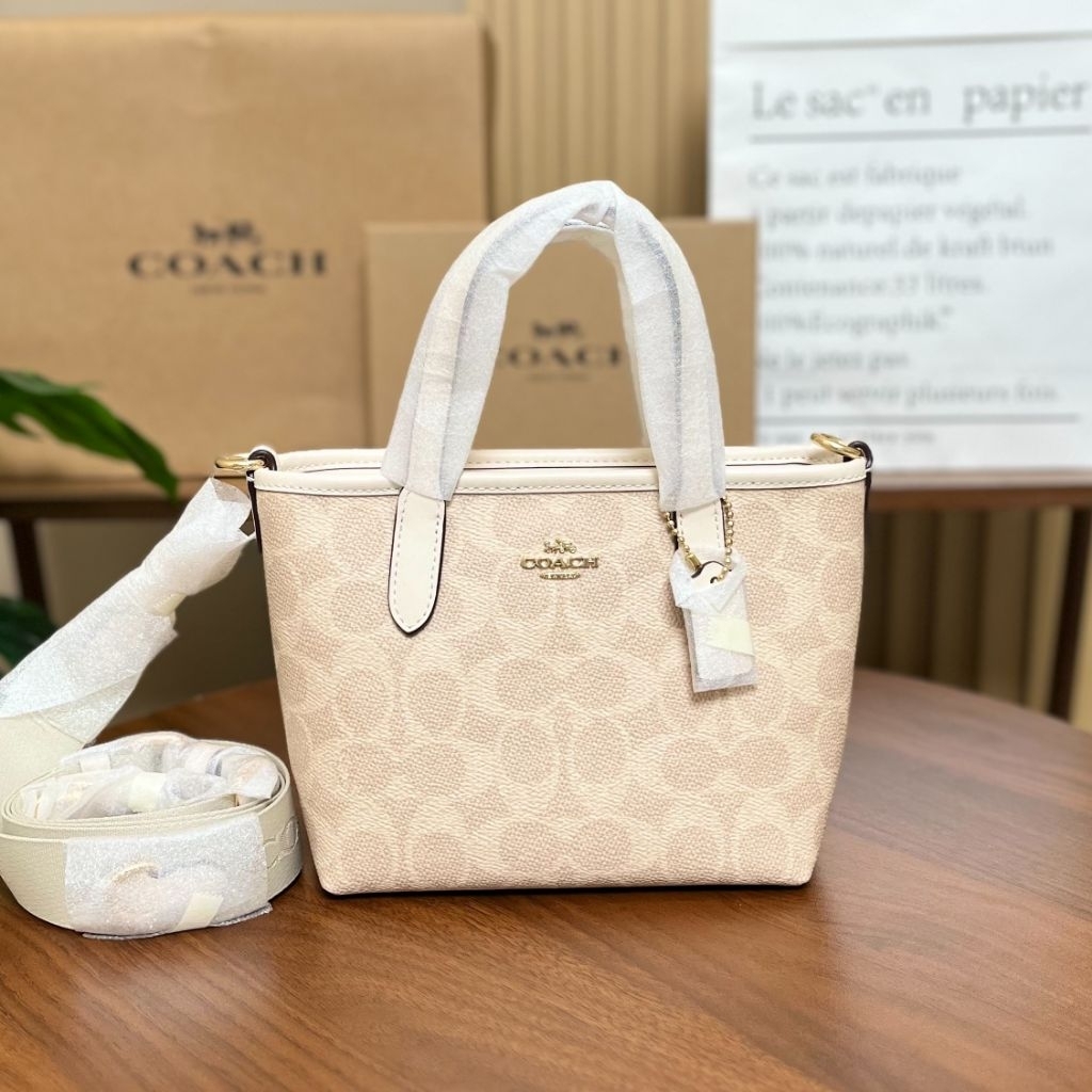 กระเป๋าสะพาย CITY MINI TOTE BAG IN SIGNATURE CANVAS  CW032