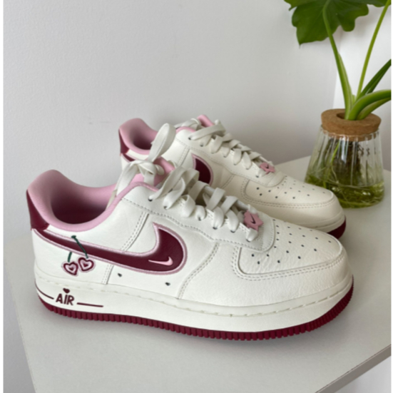 [แท้จริง 100%]Nike Air Force 1 07 LX "Valentine's Day" low cut sneakers in white and pink