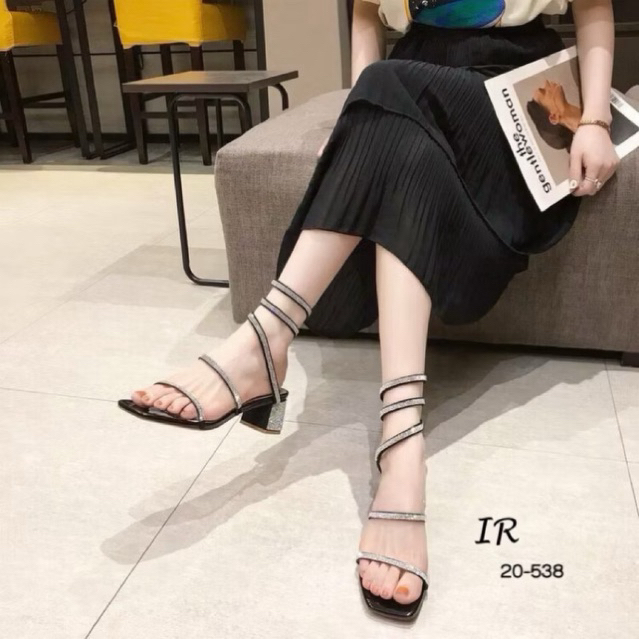 รองเท้าพันข้อเพชรสวยเพชรขึ้นไฟสุดๆพร้อมส่งในไทย สูง2.5นิ้ว
