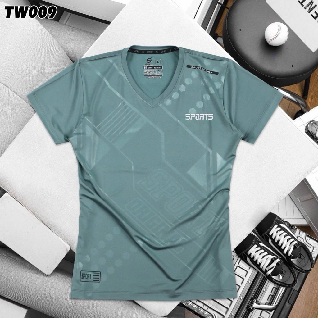 พร้อมส่ง! เสื้อสปอร์ตหญิงคอวี สุ่มลาย เข้ารูป Sports ผ้านุ่มเบาสบาย ระบายอากาศได้ดี เหมาะสำหรับทุกกิจกรรม