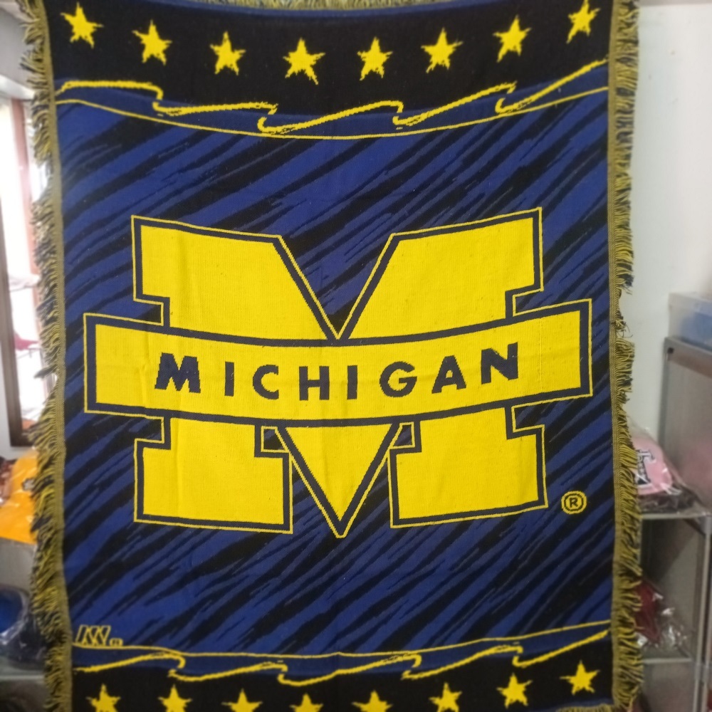 ผ้าห่มซีเอมิชิแกนสเตต 57'' นิ้ว x42'' นิ้ว READ DESCRIPTION .NCAA Michigan State blanket. 57'' inche