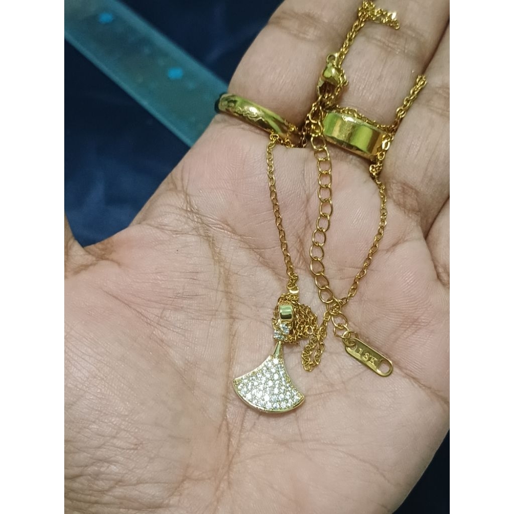 สร้อยคอสีทองพร้อมจี้คัดมือสองตู้ยุโรปไม่มีตำหนิตอก18k