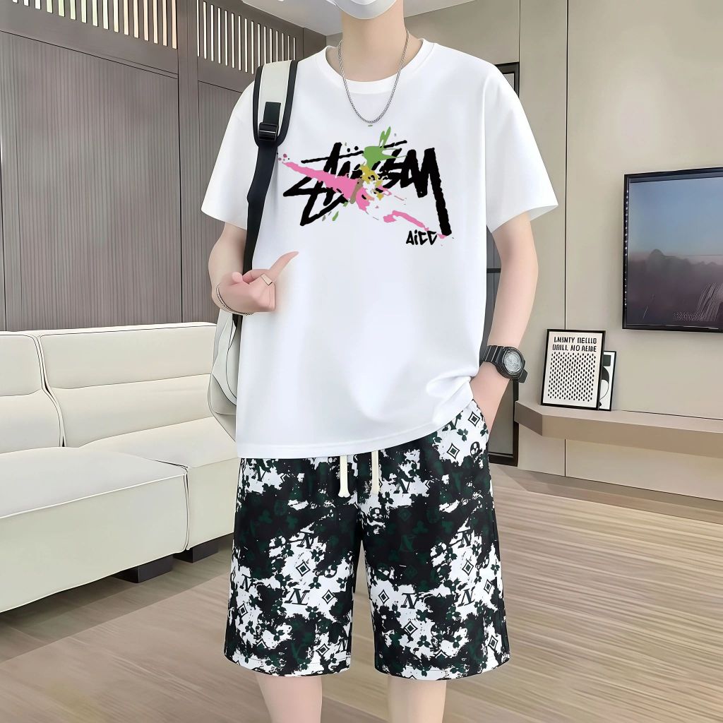 Victor ชุดแฟชั่นชาย ชุดเช็ตผู้ชาย แขนสั้นผ้าเย็นเสื้อยืดผ้านุ่มชุดสูทผู้ชายฤดูร้อนใหม่แฟชั่นเกาหลีสลิมหลาใหญ่กีฬาสองชิ้น
