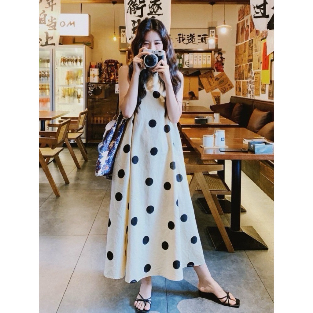 เดรสโพกาดอทยาวแขนกุด แบรนด์ Sirin Studio สี ขาวครีม