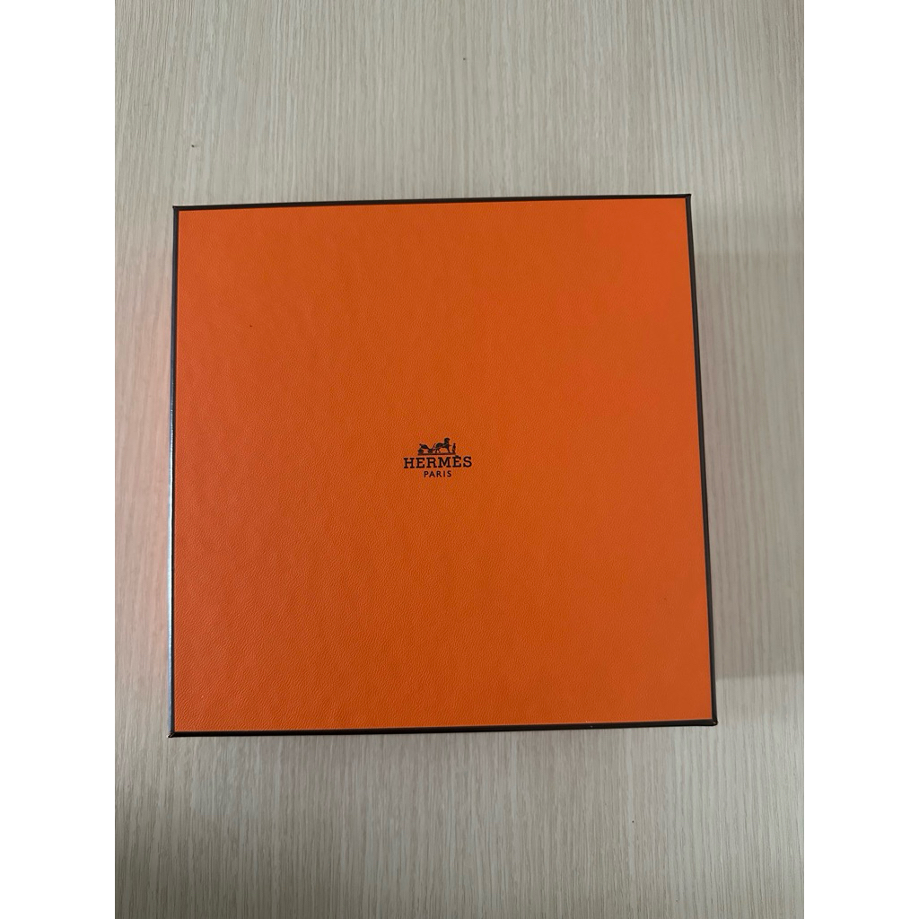 กล่อง Hermes ขนาด 7.5x7.5 นิ้ว used