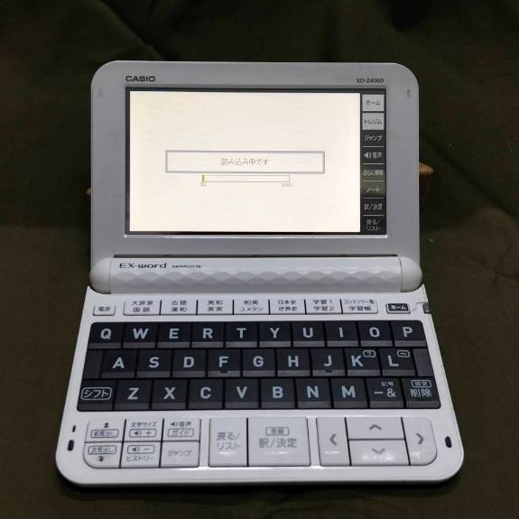 พจนานุกรมอิเล็กทรอนิกส์ (Electronic Dictionary) แบรนด์ CASIO ซีรีส์ EX-word รุ่น XD-Z4000  มือสอง