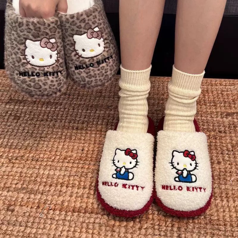 (Clothster.store) รองเท้าสลิปเปอร์ สำหรับผู้ใหญ่ (Adult Hello Kitty Floor Slippers)