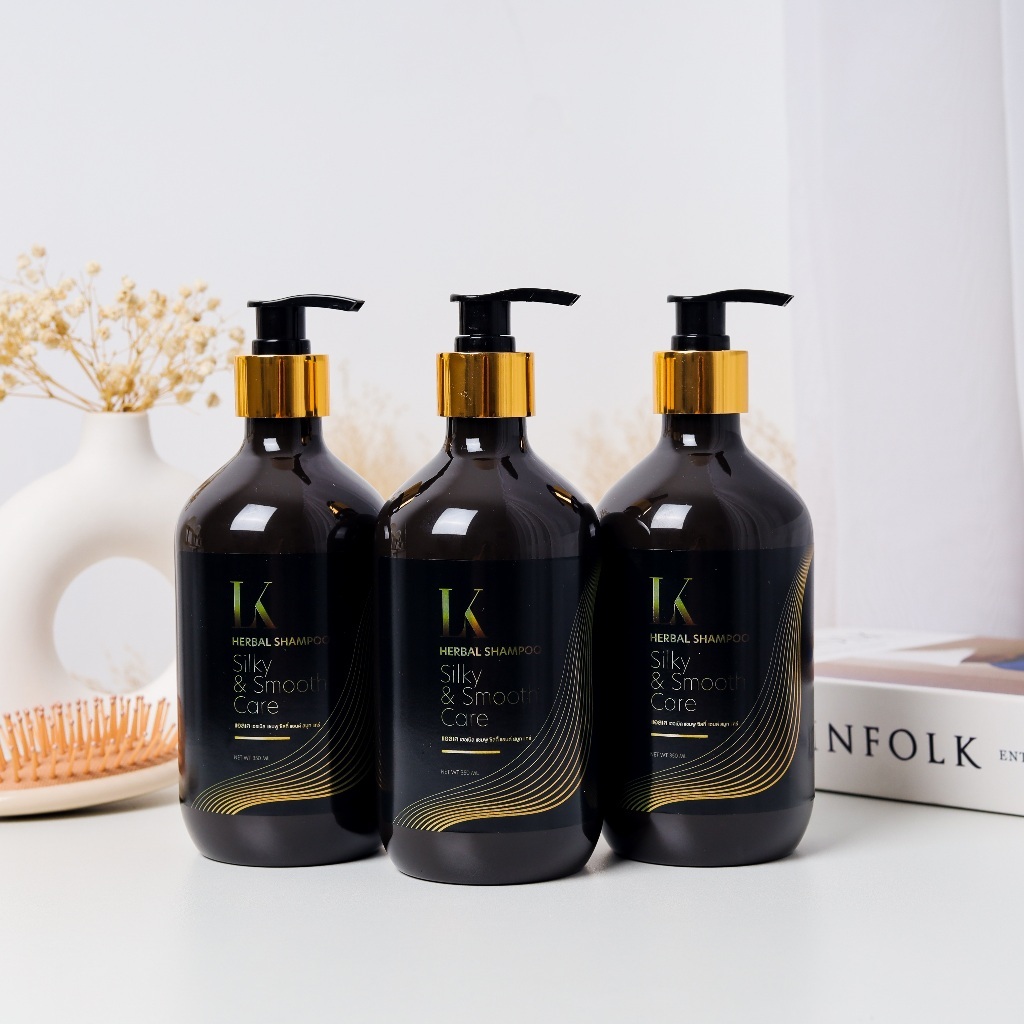 LK Herbal แชมพูผมแห้งเสียแตกปลาย สูตรใบบัวบก อโลเวร่า ลดรังแค บำรุงหนังศีรษะ ผมนุ่มสลวยเงางาม 350ml