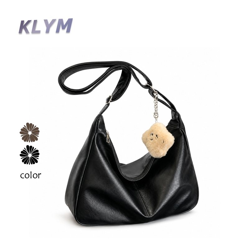 KLYM #TL017 กระเป๋าสะพายข้างผู้หญิง หนังนุ่มยืดหยุ่น ทรงเกาหลี ใบใหญ่ จุของเยอะ มินิมอล แฟชั่น พร้อมพวงกุญแจขนนุ่ม