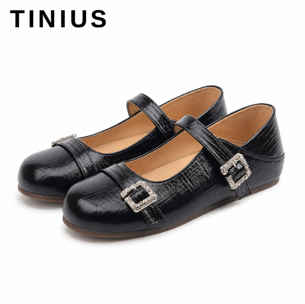 TINIUS รองเท้าคัทชูสีขาว ดีไซน์เรียบหรู แต่งหัวเข็มขัดคริสตัล เพิ่มลุคหวานละมุน