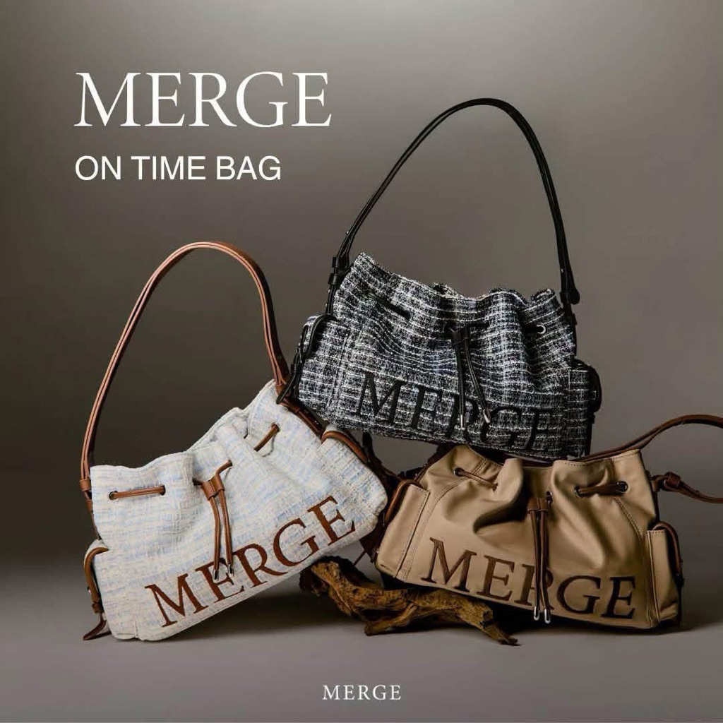 พร้อมส่ง Merge On Time Bag NEW แถมผ้า ของแท้100% ส่งต่อใช้ถ่ายรูปครั้งเดียวผ้าเช็ดหน้ายังไม่ได้แกะ