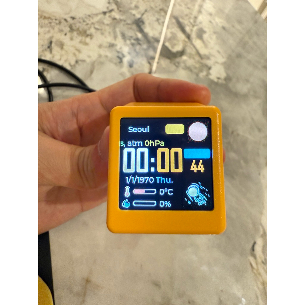 นาฬิกาตั้งโต๊ะอัจฉริยะ (Smart Clock) ที่แสดงข้อมูลพยากรณ์อากาศและ Btc