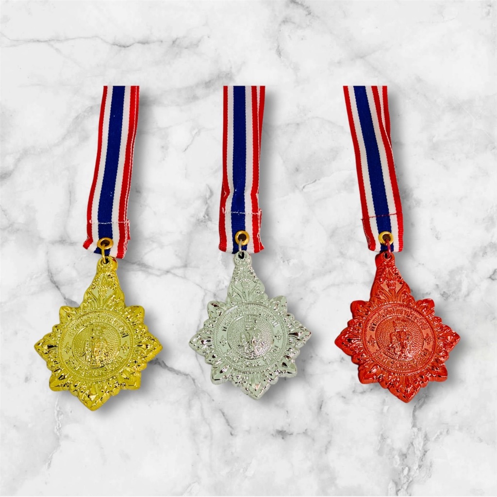 เหรียญรางวัล ราคา 12 บาท พลาสติกแข็ง (ชุด 50 และ 10 เหรียญ)  ทอง เงิน ทองแดง พร้อมสายลายธงชาติฟรี