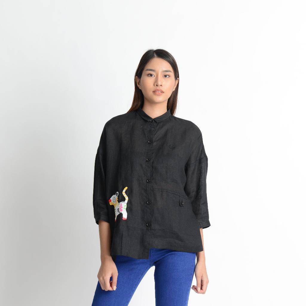 C&D ซีแอนด์ดี Shirt เสื้อเชิ้ตคอปกจีน พร้อมลายปักเสือ (ปีขาล) สีดำ CP3YBL